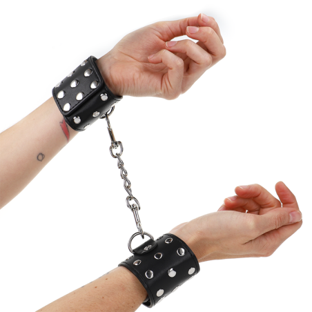 KINK - MUÑEQUERAS CON CIERRE A PRESIÓN LLENO DE TACHUELAS AJUSTABLE 19-24 CM X 5.5 CM
