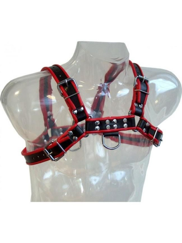 Arnés de pecho Leather Body Chain Harness III negro con ribete rojo, hebillas y anilla en D, sobre maniquí