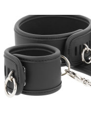 FETISH SUBMISSIVE - COLLAR Y ESPOSAS CUERO VEGANO CON FORRO DE NEOPRENO