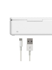 Lateral del esterilizador Stertoy con el puerto micro USB de 5 V y el cable USB incluido