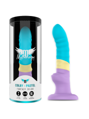 Dildo Mythology Colby Pastel tricolor junto a su estuche cilíndrico con las medidas