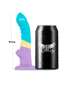 Dildo Mythology Colby Pastel de 17 cm y 3 cm de grosor comparado con una lata de refresco