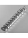 Dildo Nebula Series Modelo 22 de cristal transparente alineado verticalmente sobre fondo gris