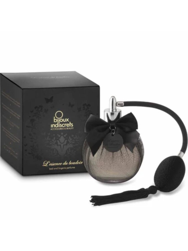 Frasco vaporizador de Bijoux Indiscrets Esencia de Boudoir junto a su caja negra con estampado